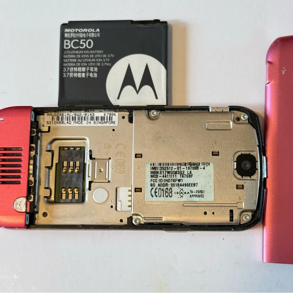 Motorola L6 Hot Pink Slim Cell Phone “UNTESTED”No Charger Buy As Is Read Below!